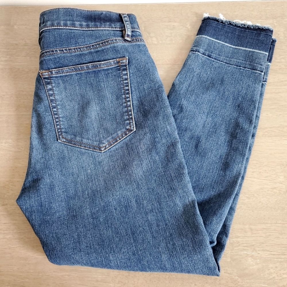 Loft Frayed Hem Cropped Skinny Jeans Size 6